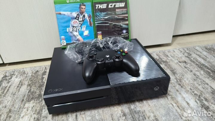 Xbox one fat + gta 5 + диски