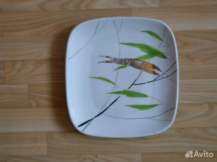 Большое плоское блюдо