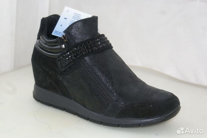 Женские ботинки с молниями и липучкой со стразами