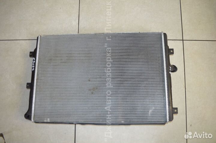 Радиатор охлаждения Passat B6 Golf 5 Jetta 5