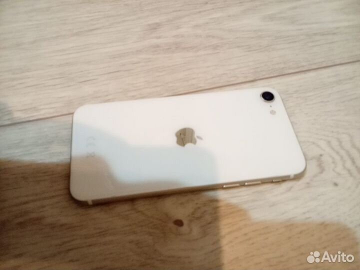 Телефон iPhone se 2020