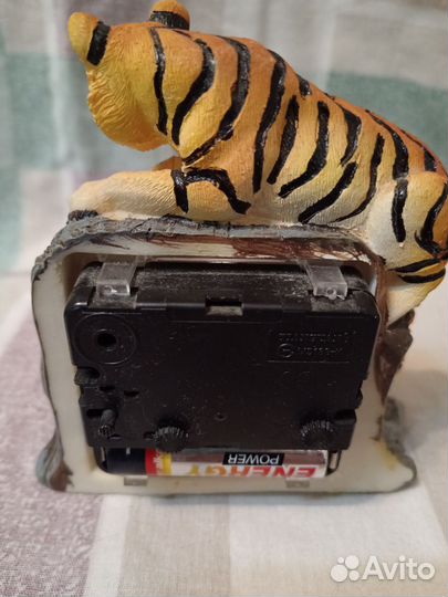 Настольные часы тигр 10 на 11 см