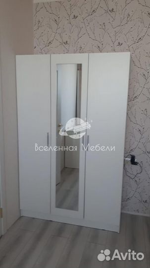 Шкаф трехстворчатый