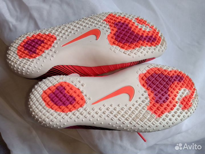 Кроссовки nike hyperfeel cross. Новые. Р-р 7