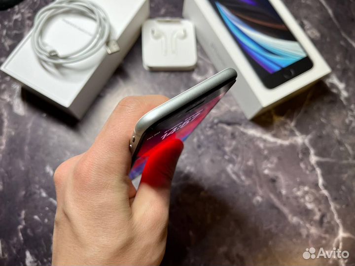 iPhone SE (2020), 64 ГБ