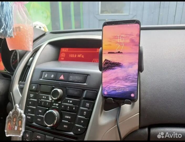 Держатель для телефона с беспроводной зарядкой