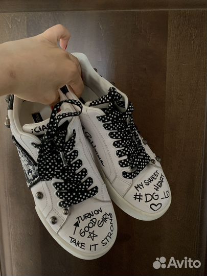 Кроссовки женские
