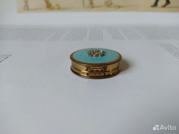 Пудреница США