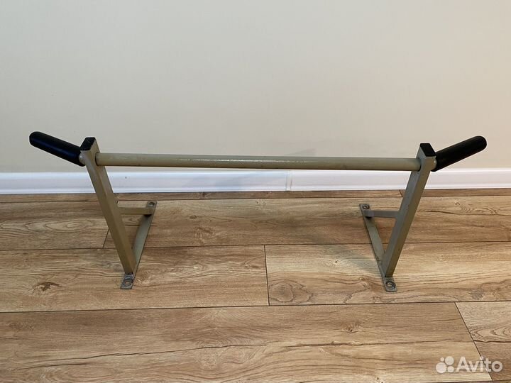 Турник настенный