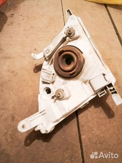 Фара от тойота Надя