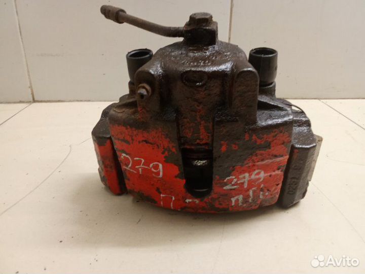 Суппорт тормозной передний правый Dodge Stratus