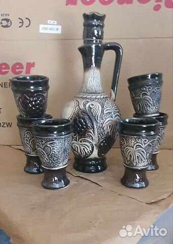 Кувшин и стаканы