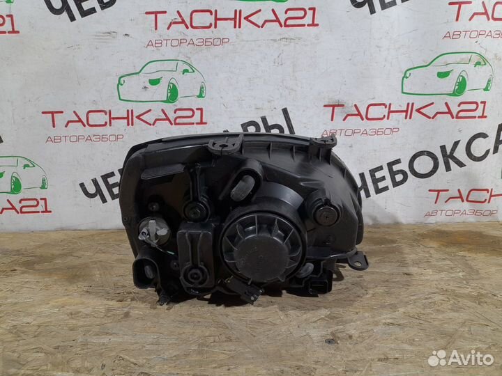 Фара левая Kia Carens (2002-2006)