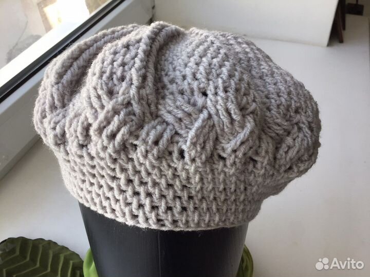Женский вязанный берет