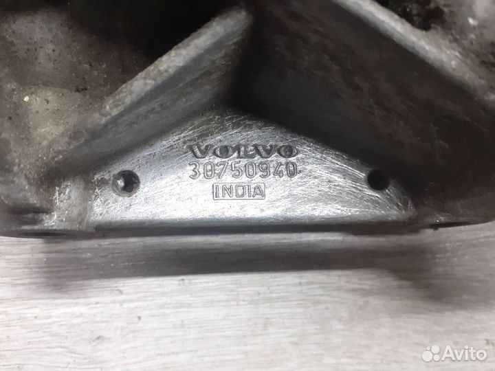 Кронштейн генератора Volvo / Ford