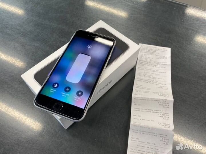 Телефон iPhone se 2020