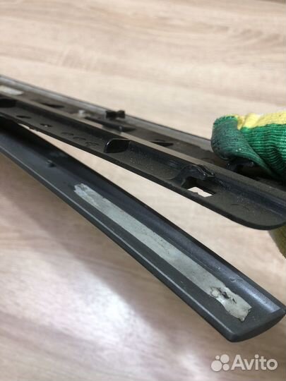 Накладка двери передней левой Audi A8 D3 4E0867409