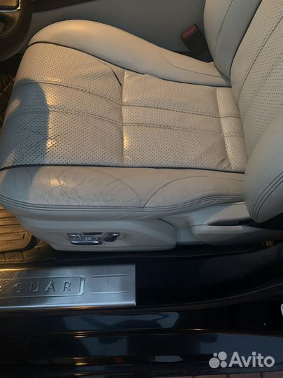 Кожаный салон, полностью. Ягуар 2010 год