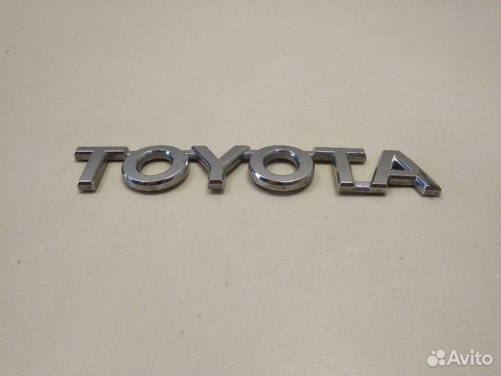 Эмблема на дверь багажника Toyota Yaris