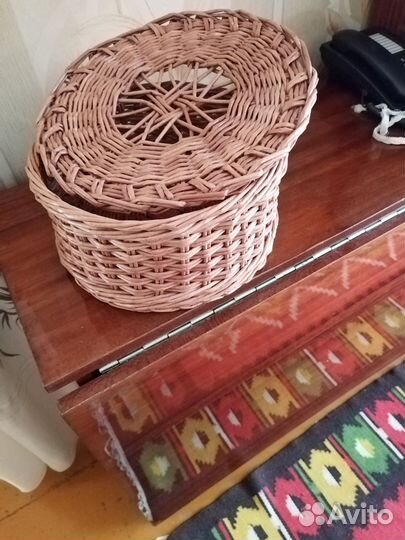 Корзина плетеная из бумажной лозы