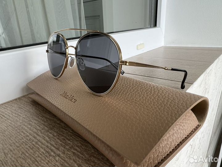 Солнцезащитные очки MaxMara