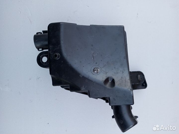 Корпус и крышка блока предохранителей Renault Dust