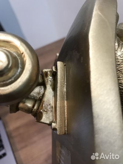 Скульптура собака на скейте Boo Concept