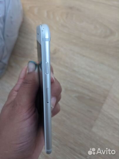 Телефон iPhone 7