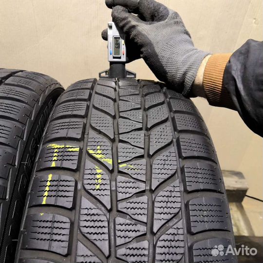 Bridgestone Blizzak LM-25 205/55 R17