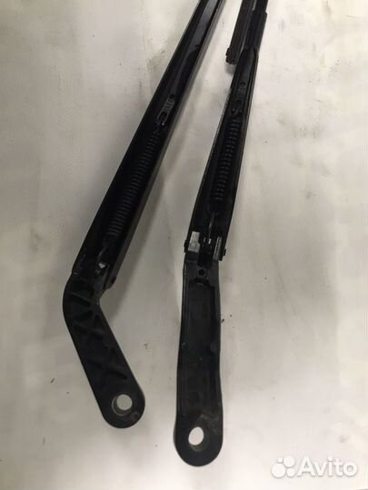 Поводки передних дворников Peugeot 206