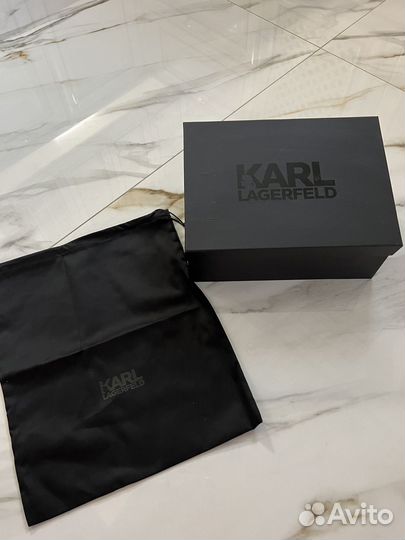 Коробка Karl Lagerfeld и пыльник