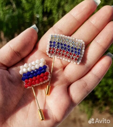 Брошь бисером