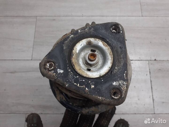 Стойка передняя левая Mazda 3 в сборе