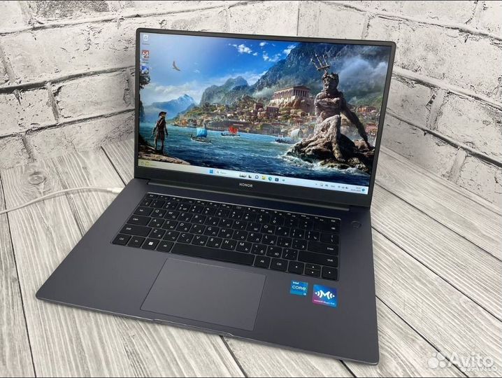 Honor MagicBook X15, i3 11Gen; SSD-256Gb; FullHD