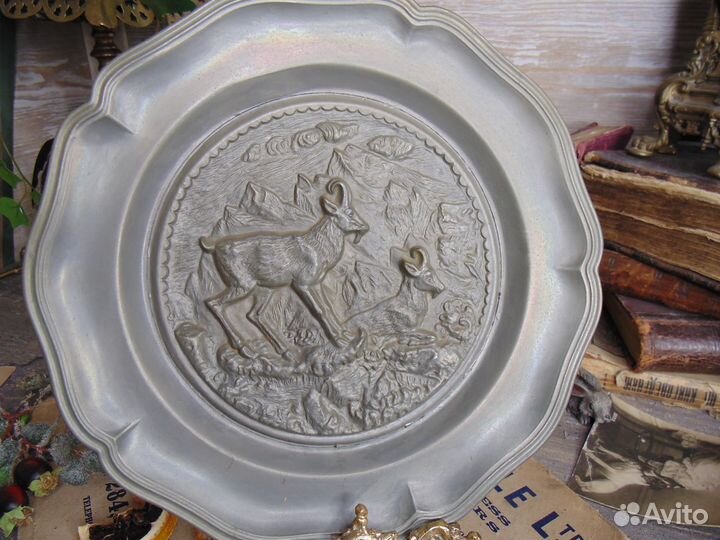 Антиквариат из Европы.Настенная тарелка.Олово