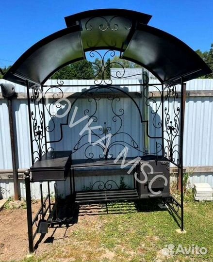 Мангал с крышей