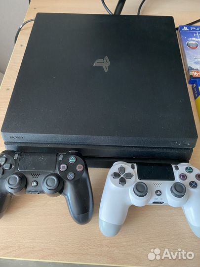 Продам Ps 4 pro (1Тб) в хорошем состоянии