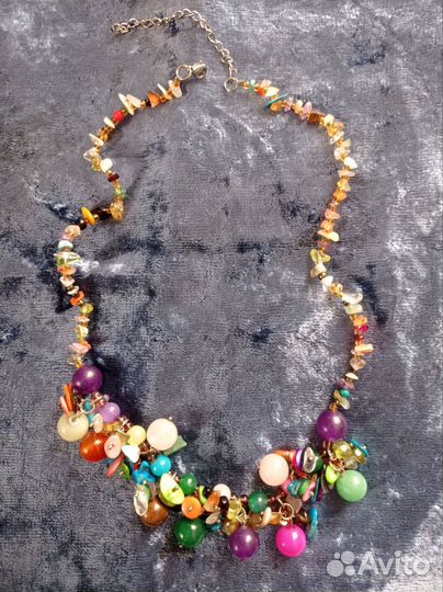 Ожерелье с самоцветами