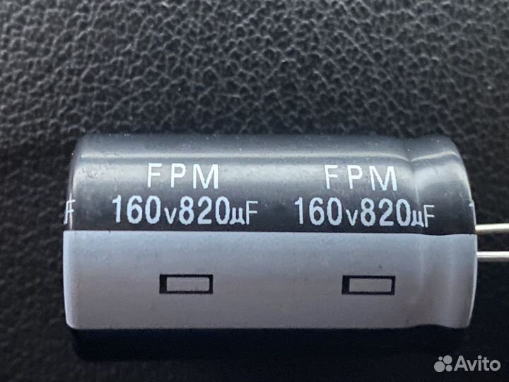 Конденсатор 160в 820мкф 22х35