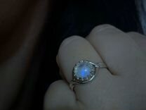 Серебряное кольцо с натуральным лунным камнем 18р