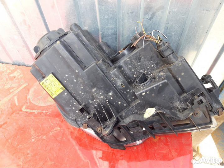 Фара левая Volkswagen Touran 2006-2010