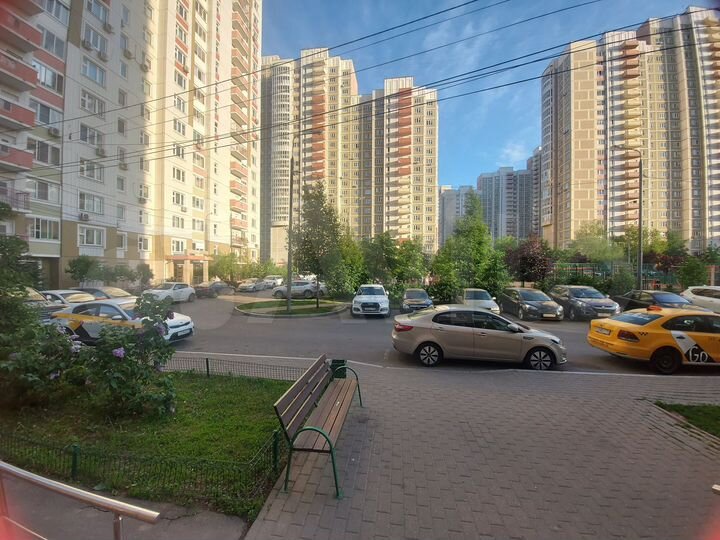 Доля в 4-к. квартире, 23 м², 2/23 эт.