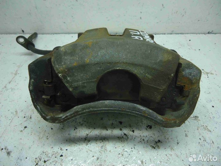 Суппорт передний правый Toyota Camry 6 XV40