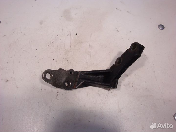 Кронштейн двигателя Toyota Corolla Verso 2AD-FTV