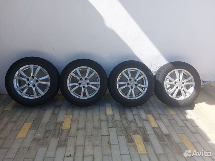 Hankook Winter I'Cept IZ2 215/60 R16 25E