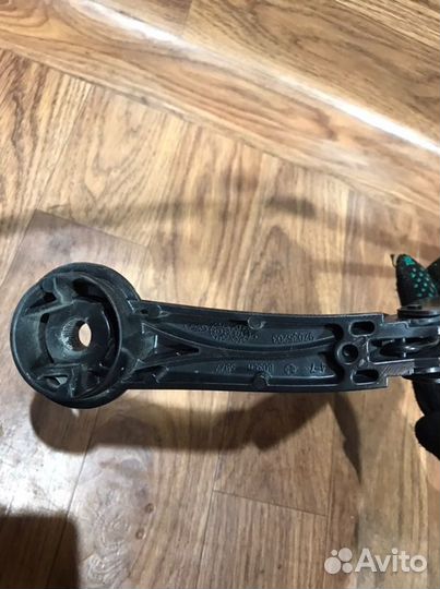 Поводок дворника левый Ford Focus CB8 pnda 2014