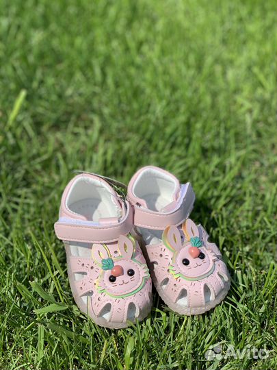Сандали новые для девочек