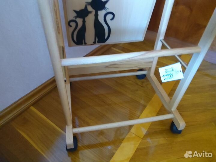 Вешалка с зеркалом новая (бук массив)