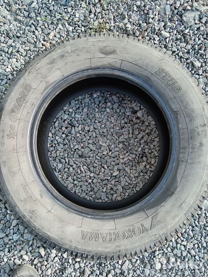 Yokohama Ice Guard Stud IG55 215/65 R16