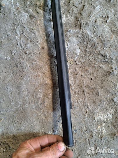 Молдинг стекла передний левый Mitsubishi Mirage